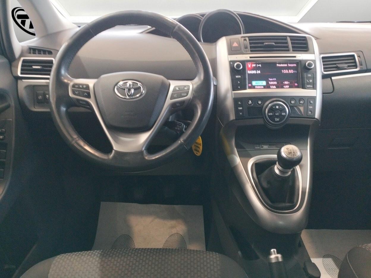 Toyota Verso 2.0d Active *7 POSTI*