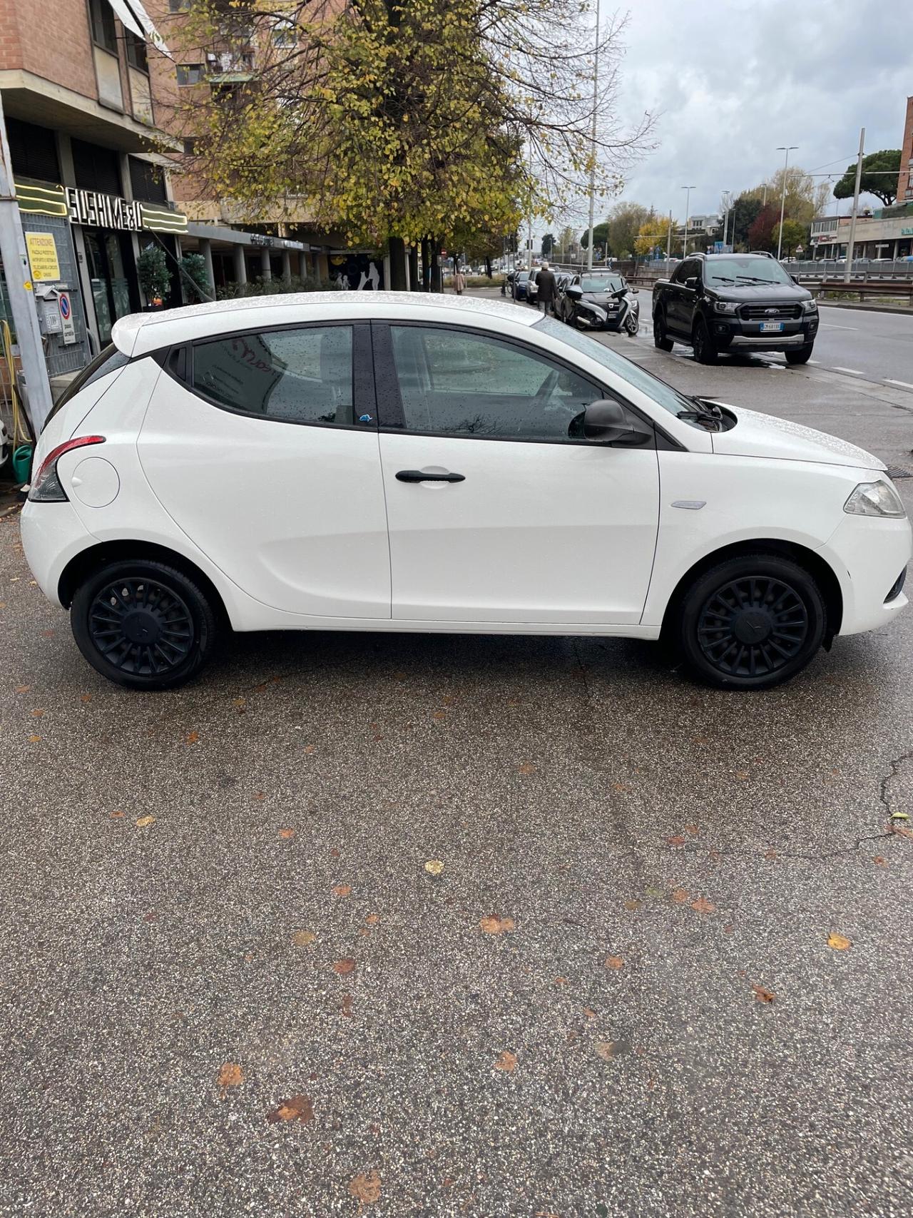Lancia Ypsilon 1.2 69 CV 5 porte GPL Ecochic Elefantino Blu