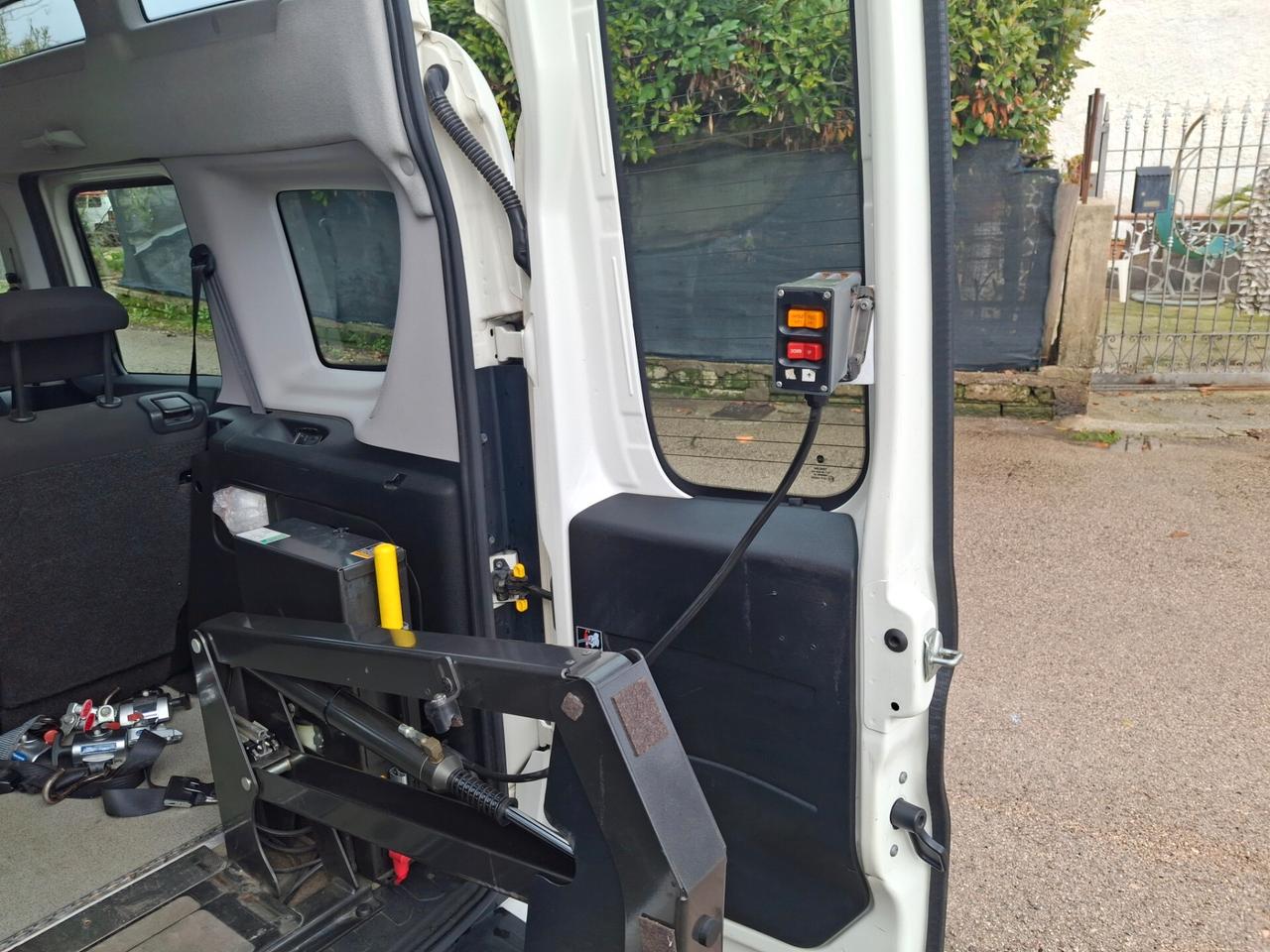 Fiat Doblo Doblò 1.6 MJT 16V 90CV tetto alto pedana elettrica trasporto disabili