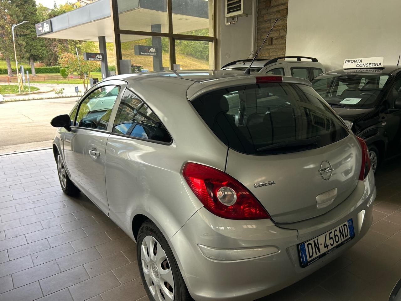 Opel Corsa NEOPATENTATI UNICOPROPRIETARIO