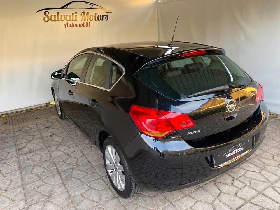 Opel Astra 1.6 115CV 5 porte Cosmo