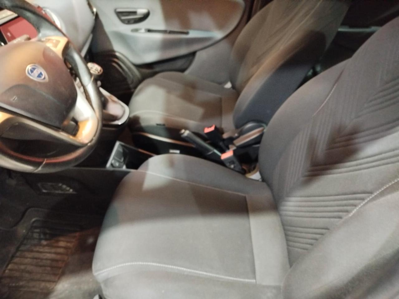 Lancia Ypsilon 1.0 FireFly 5 porte S&S Hybrid Gold