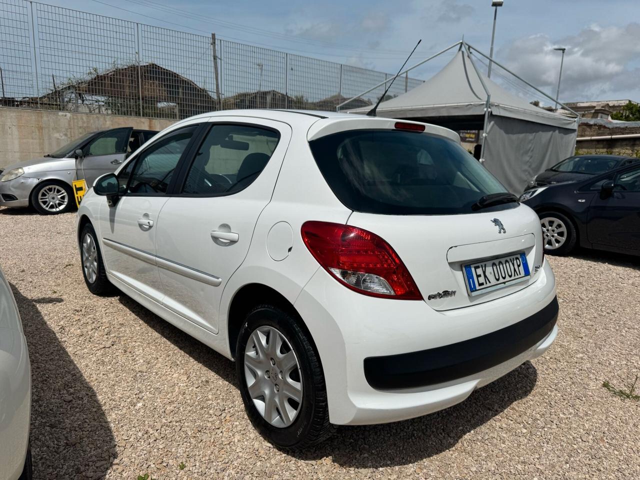 Peugeot 207 1.4 HDi 70CV 5p. Active