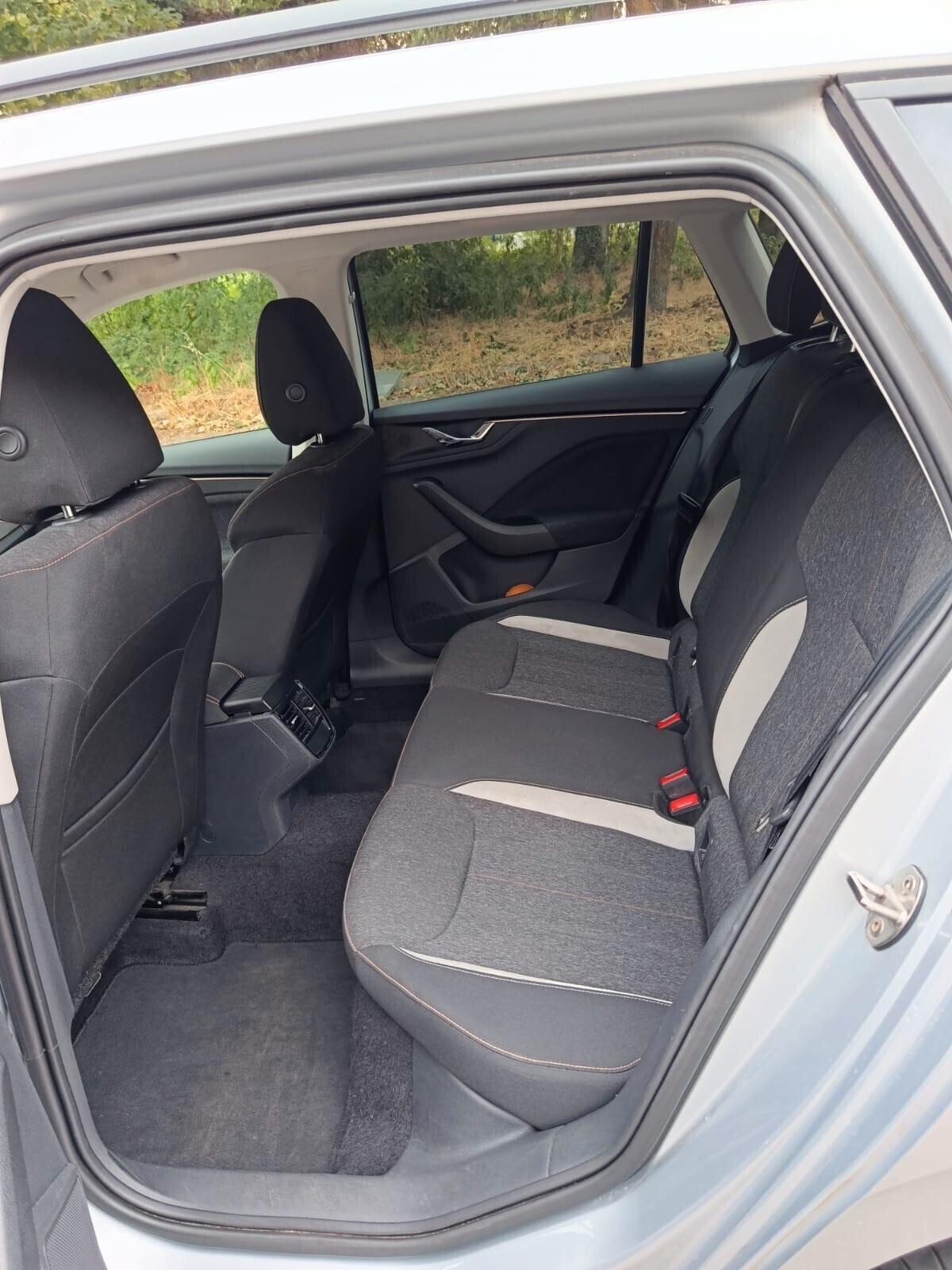 Skoda Kamiq 1.0 TSI BLACK DOTS