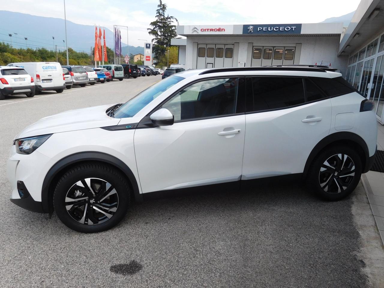 Peugeot 2008 motore elettrico 136 CV Allure Pack