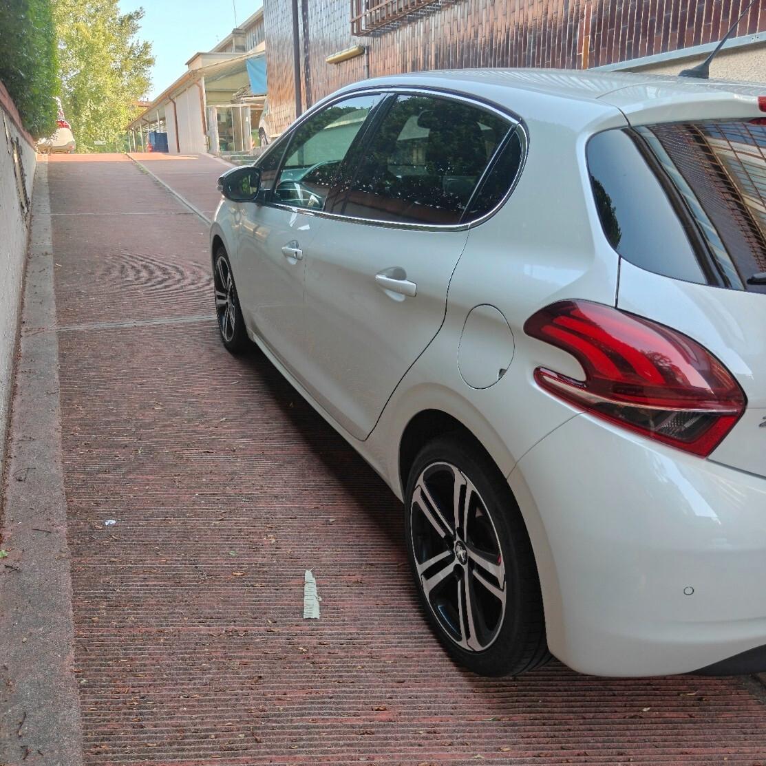 Peugeot 208 BlueHDi 100 S&S 5 porte GT Line
