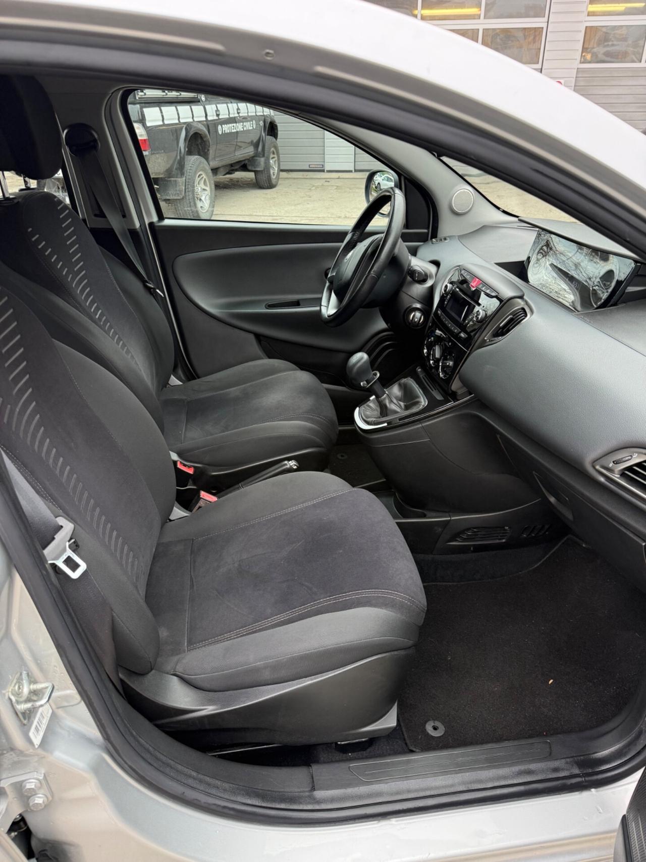 Lancia Ypsilon 1.2 69 CV 5 porte GPL Ecochic Gold