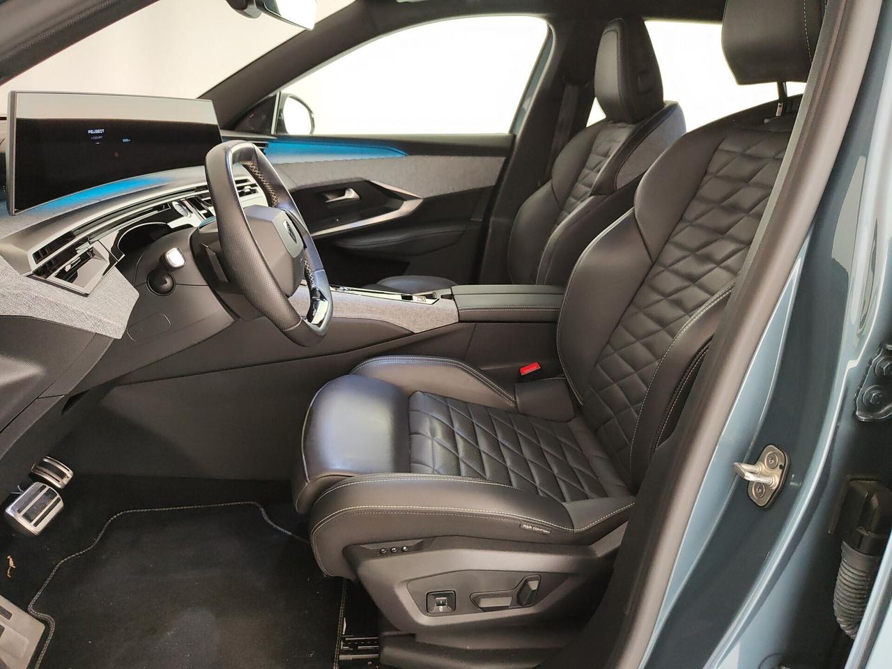 Peugeot 5008 motore elettrico (73kWh) 210 CV GT