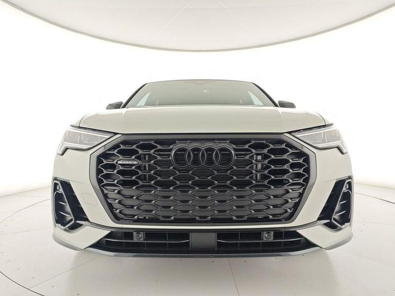 Audi Q3 SPB 40 TDI quattro S tronic Identity Black