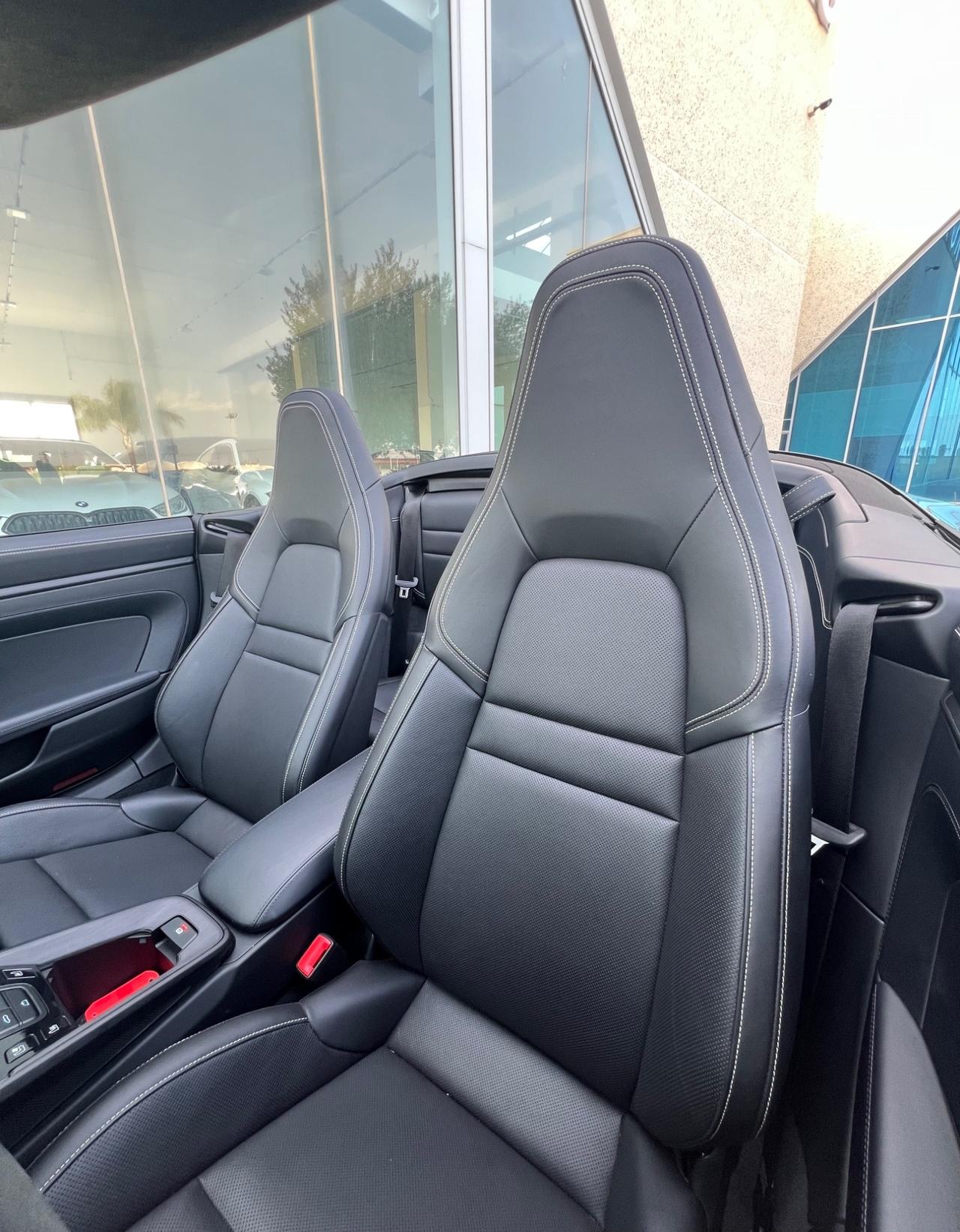 Porsche 911 Carrera 4 GTS Cabriolet - possibilità noleggio no scoring