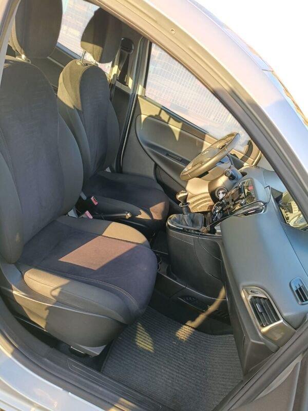 Lancia Ypsilon Ypsilon 1.2 69 CV 5 porte Silver