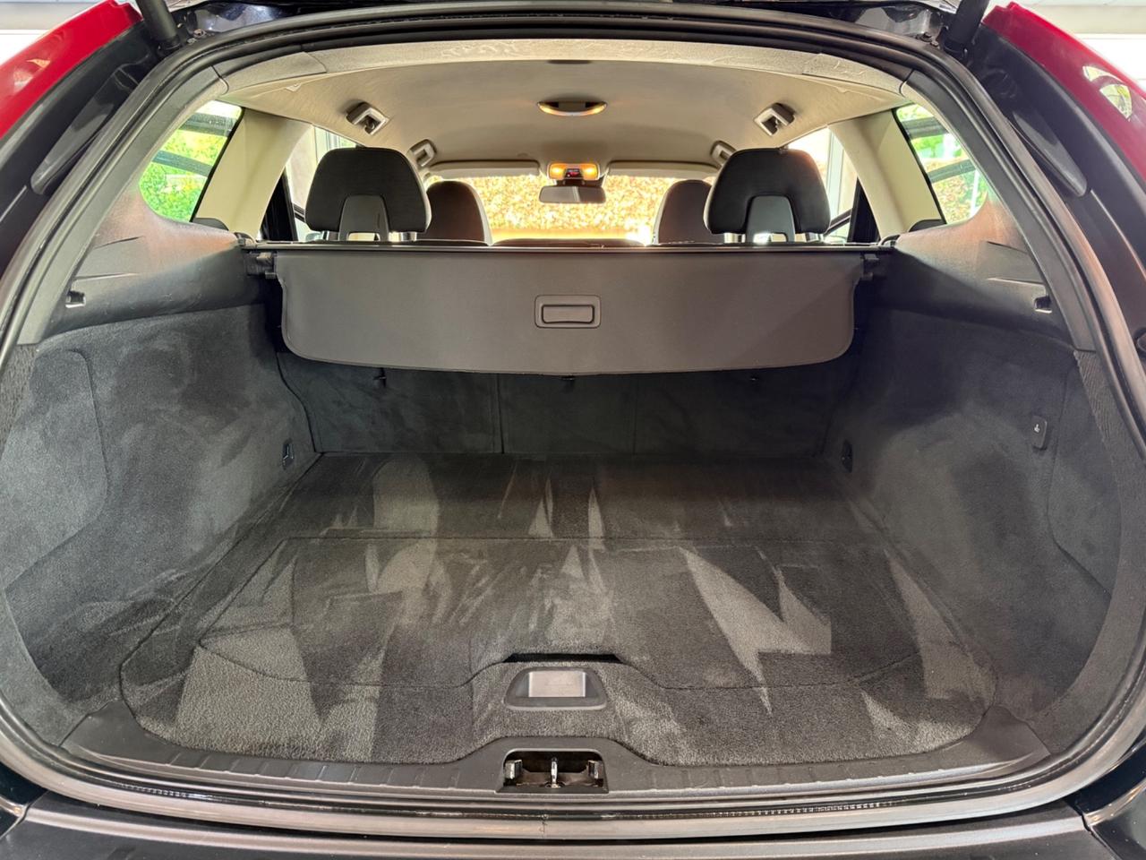 Volvo XC 60 2.4 d4 R-design awd 163cv MANUALE !!