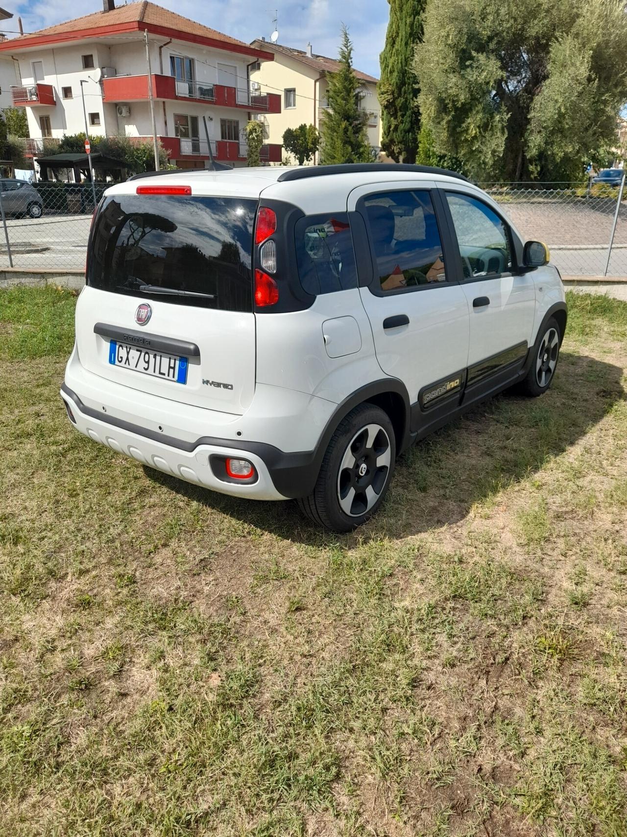 Fiat Panda Cross 1.0 Hybrid Promo
