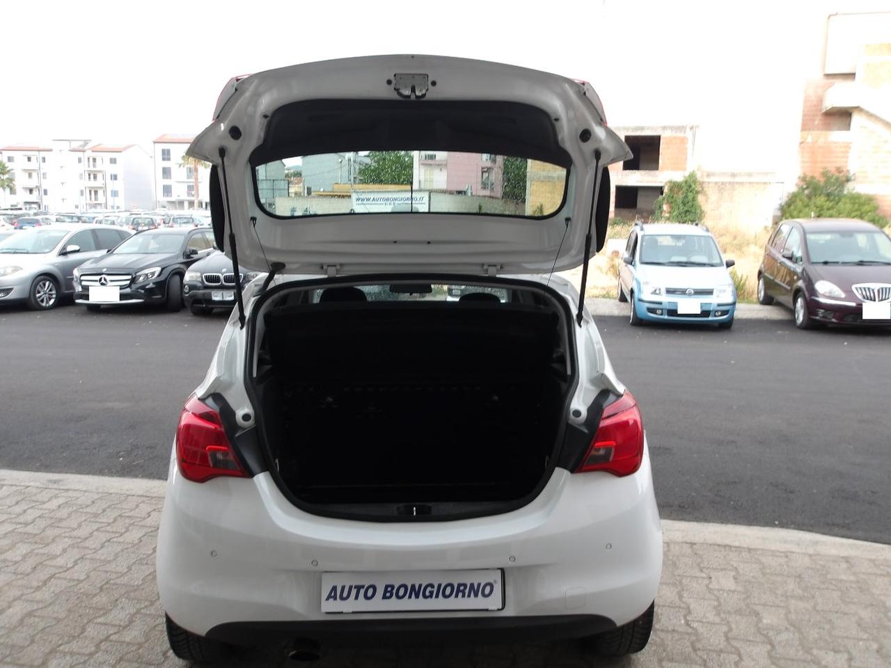 Opel Corsa 1.2 Black Edition ( AUTOCARRO)