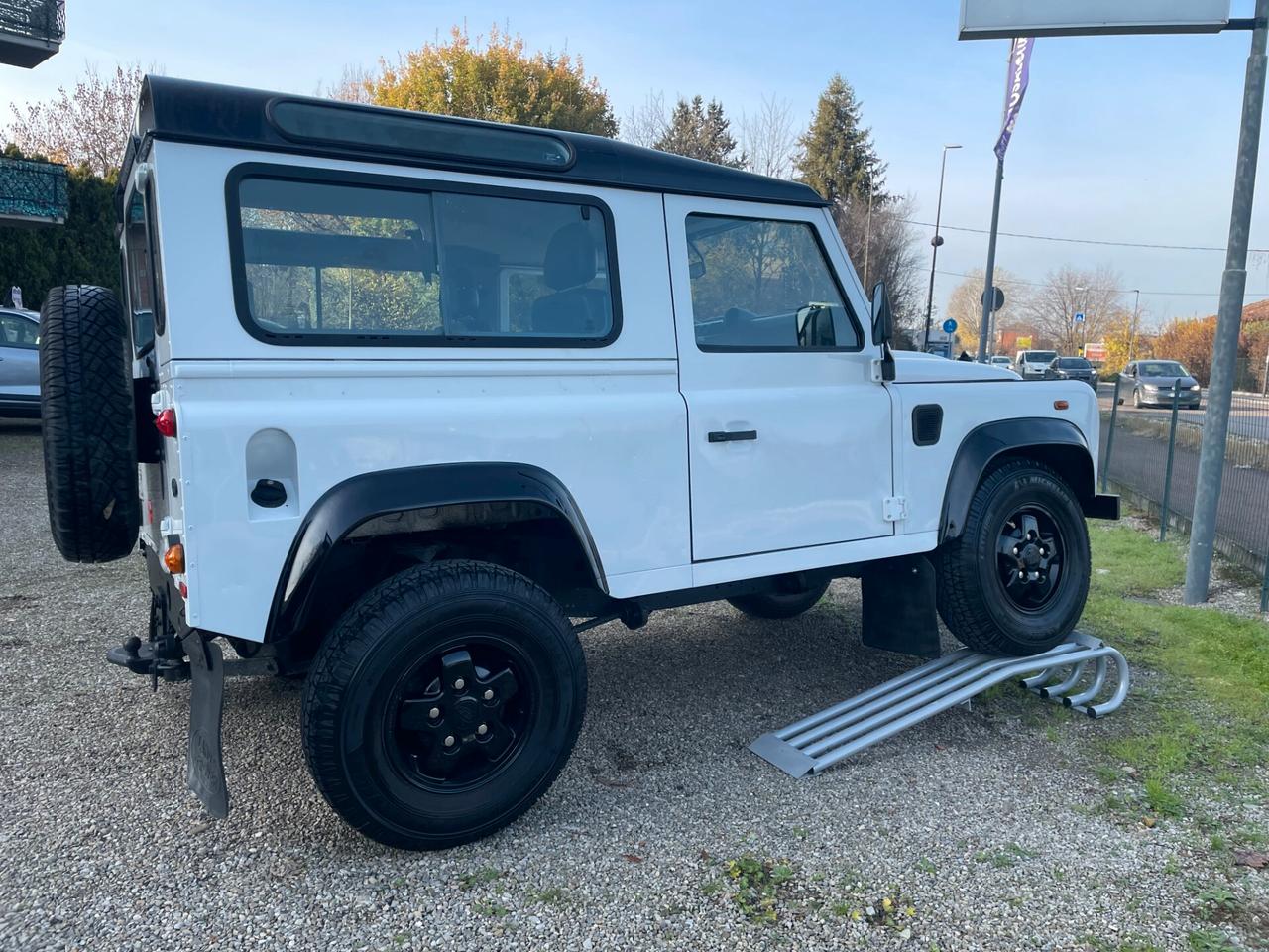 Land Rover Defender 90 2.2 TD4 Station Wagon N1