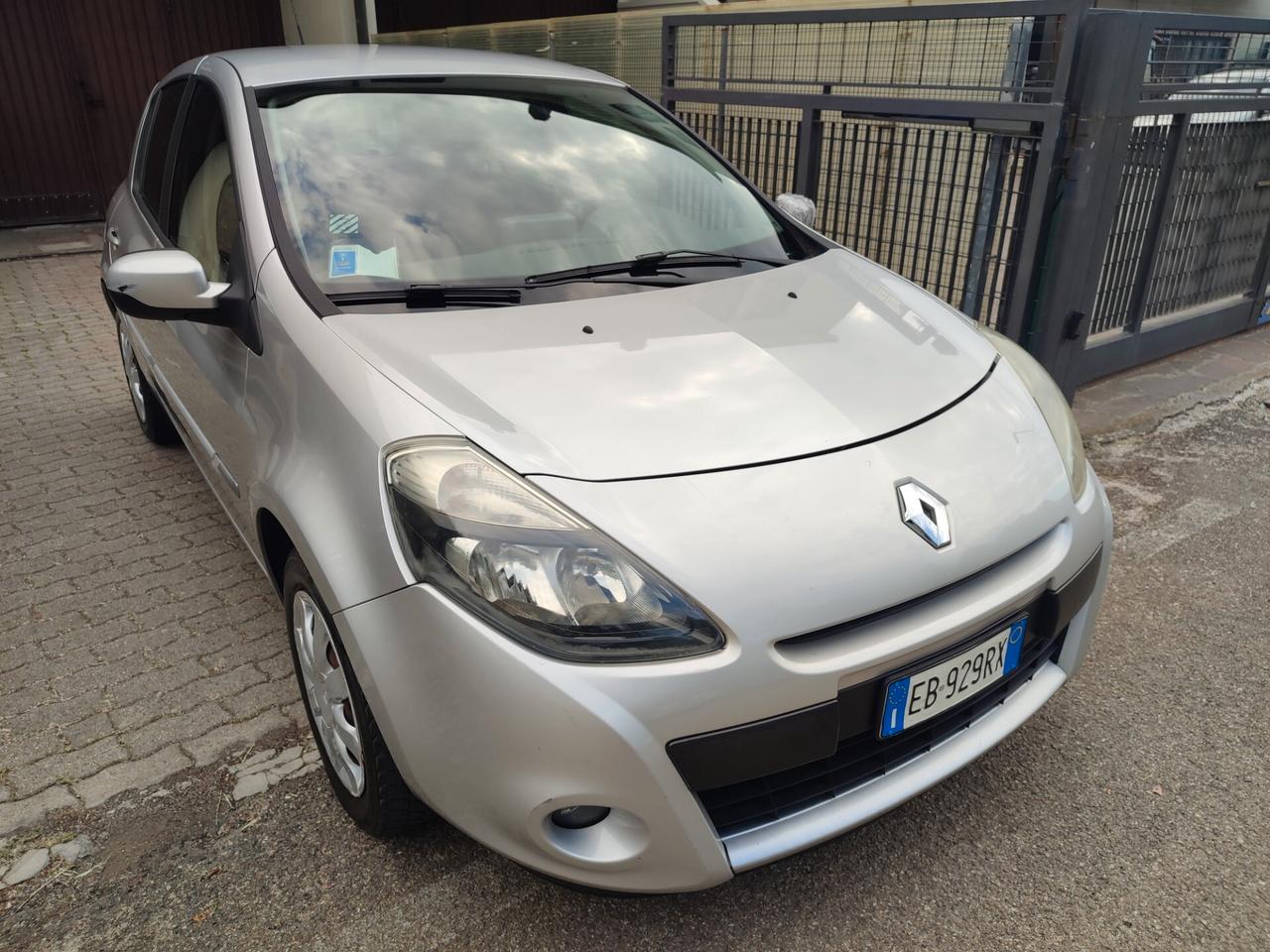 RENAULT CLIO DEL 2010 1.2BENZINA MOLTO BELLA