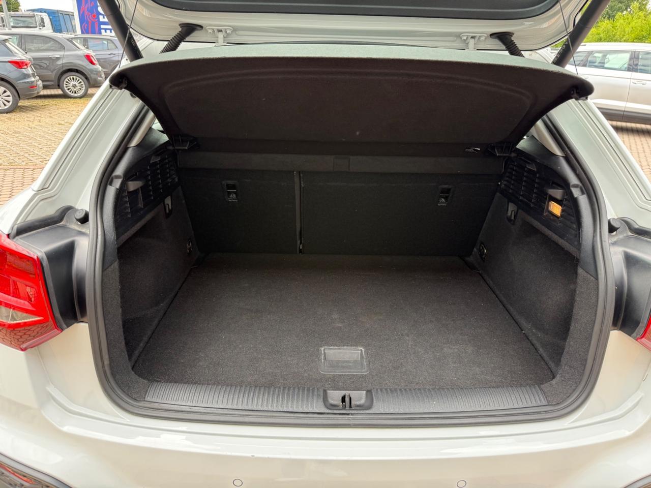 Audi Q2 35 TDI quattro S tronic Business