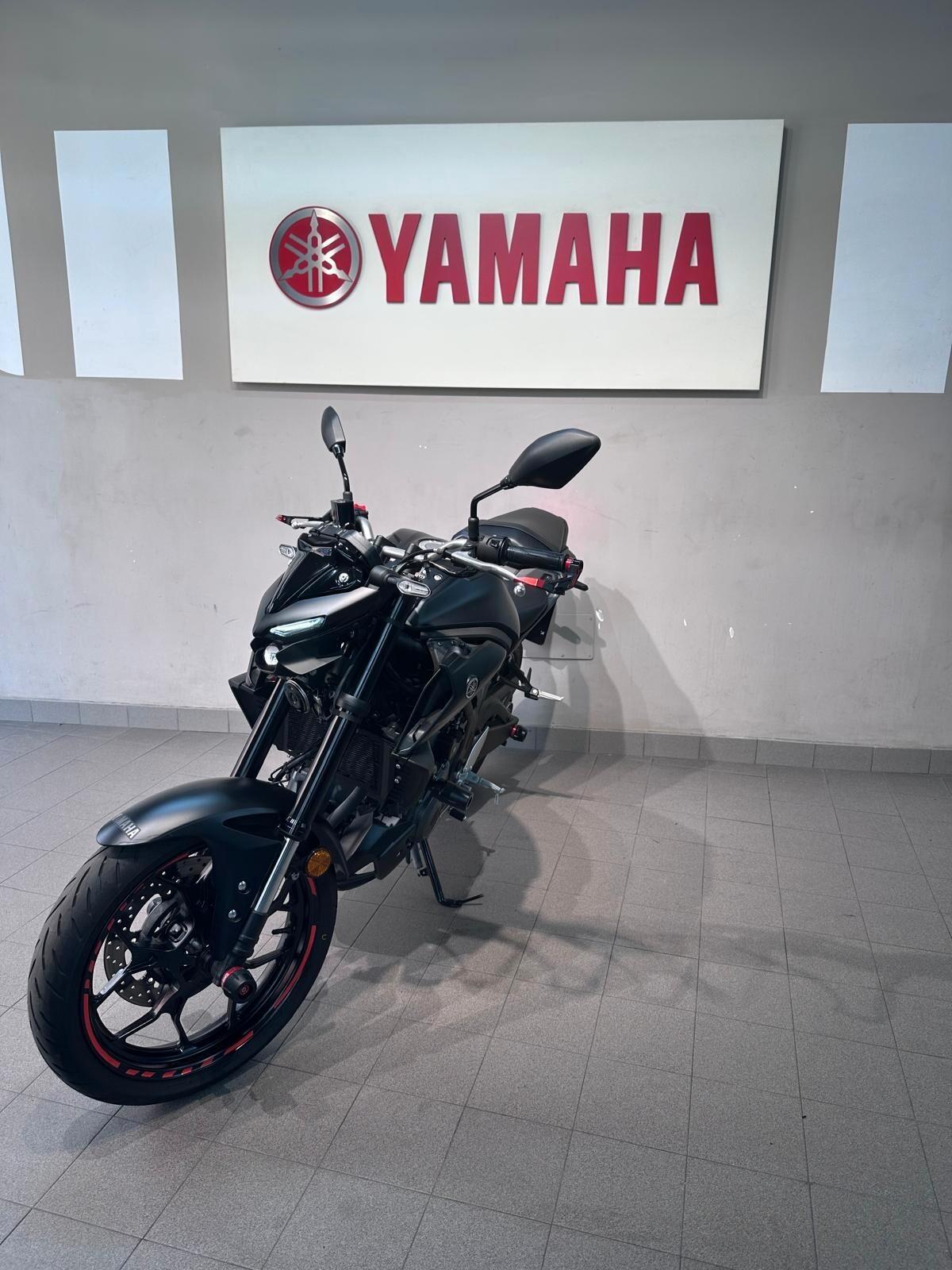 Yamaha MT-03 MDNM8 MIDNIGHT BLACK
