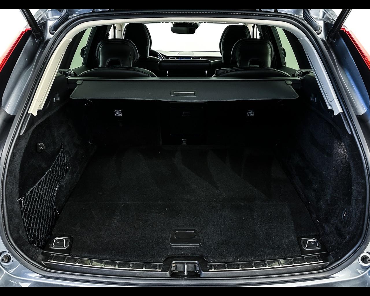 VOLVO XC60 (2017-->) - XC60 T6 Recharge Plug-in Hybrid AWD Inscrip