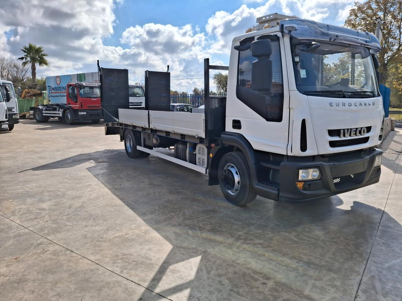 Iveco 140 E 22 carrellone trasporto merci e macchine operatrici