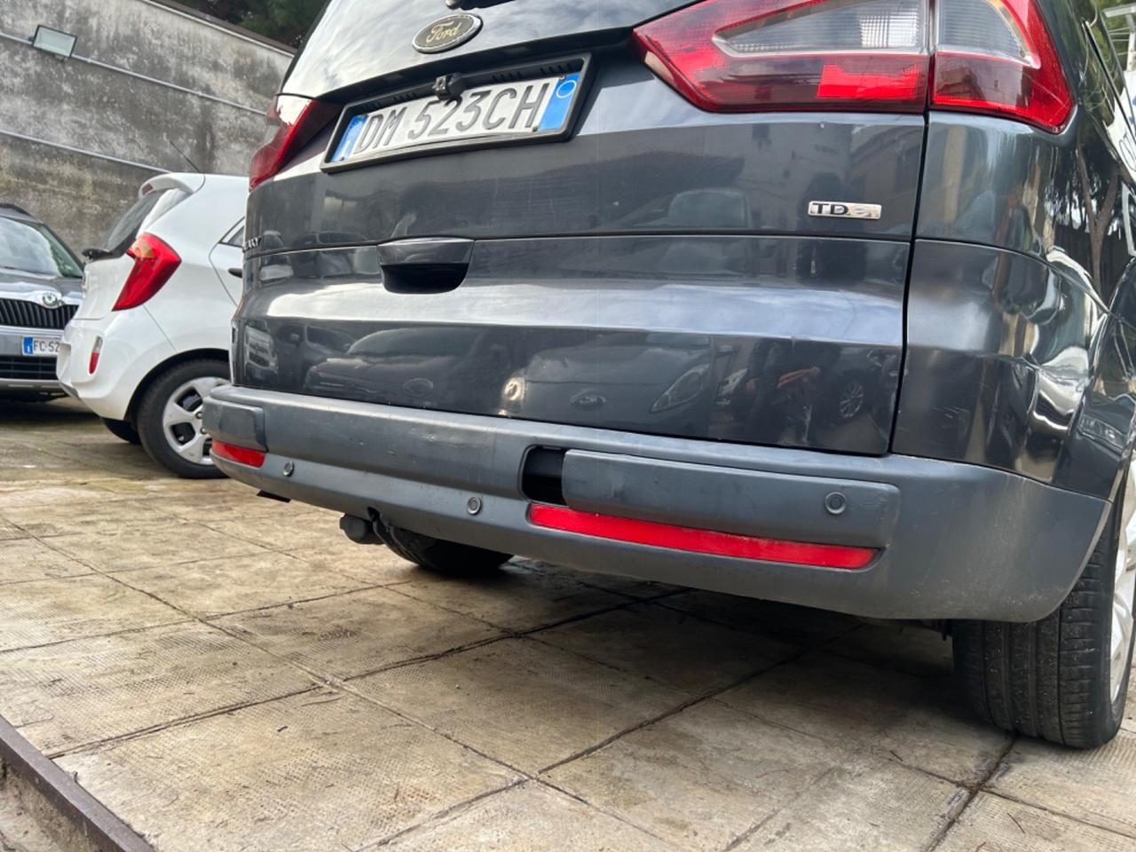 Ford Galaxy 2.0 TDCi 140 CV Ghia DPF