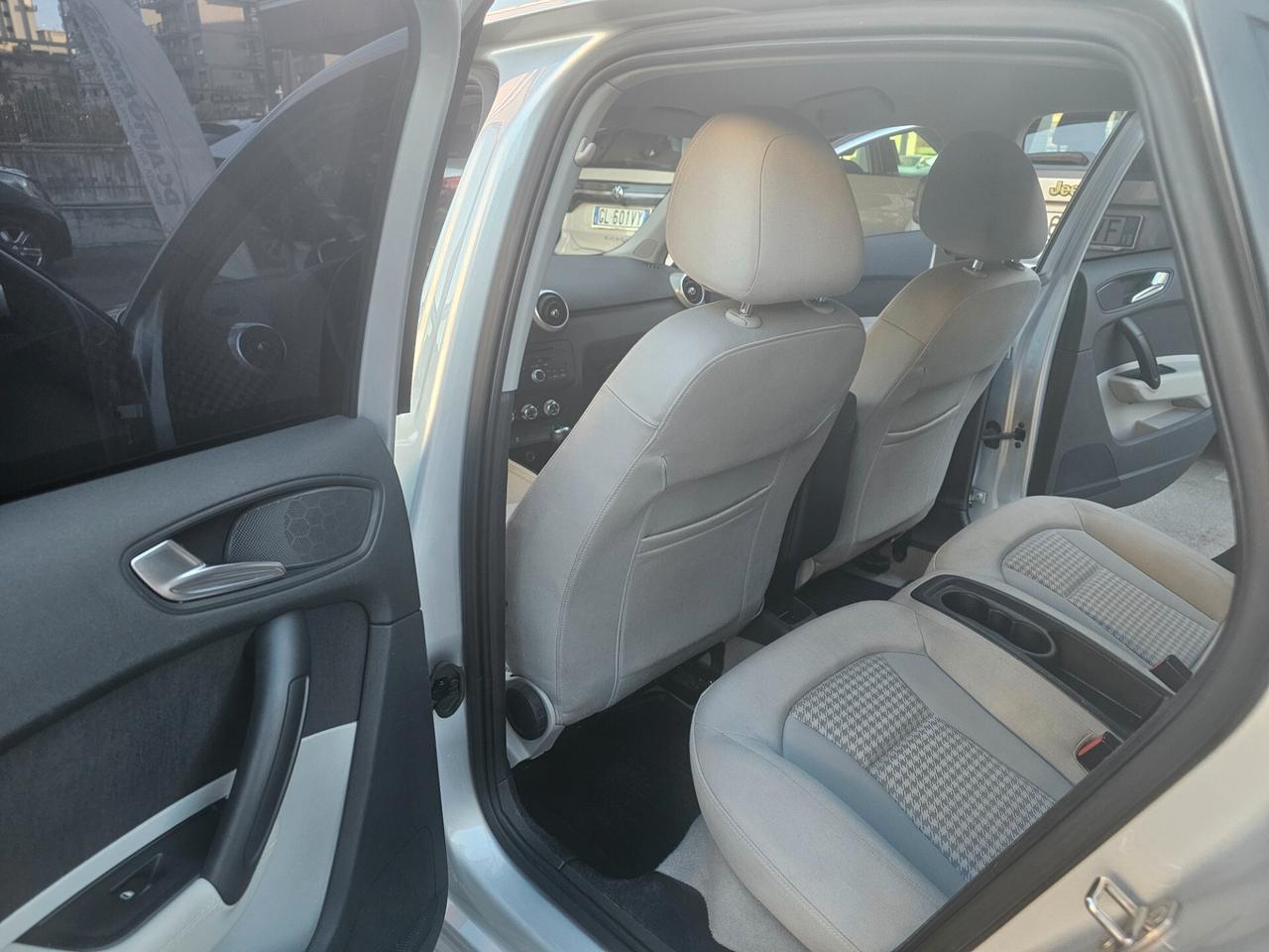 Audi A1 1.6 TDI S tronic 90CV..Da Vetrina..2013