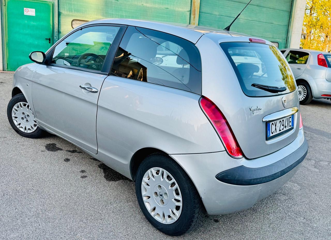 Lancia Ypsilon 1.2 16V Oro