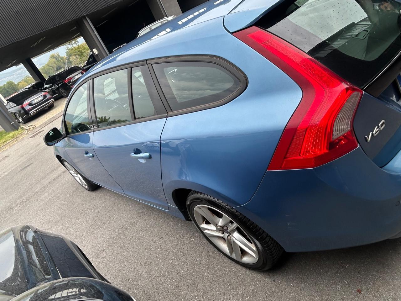 Volvo V60 D2 Geartronic Summum