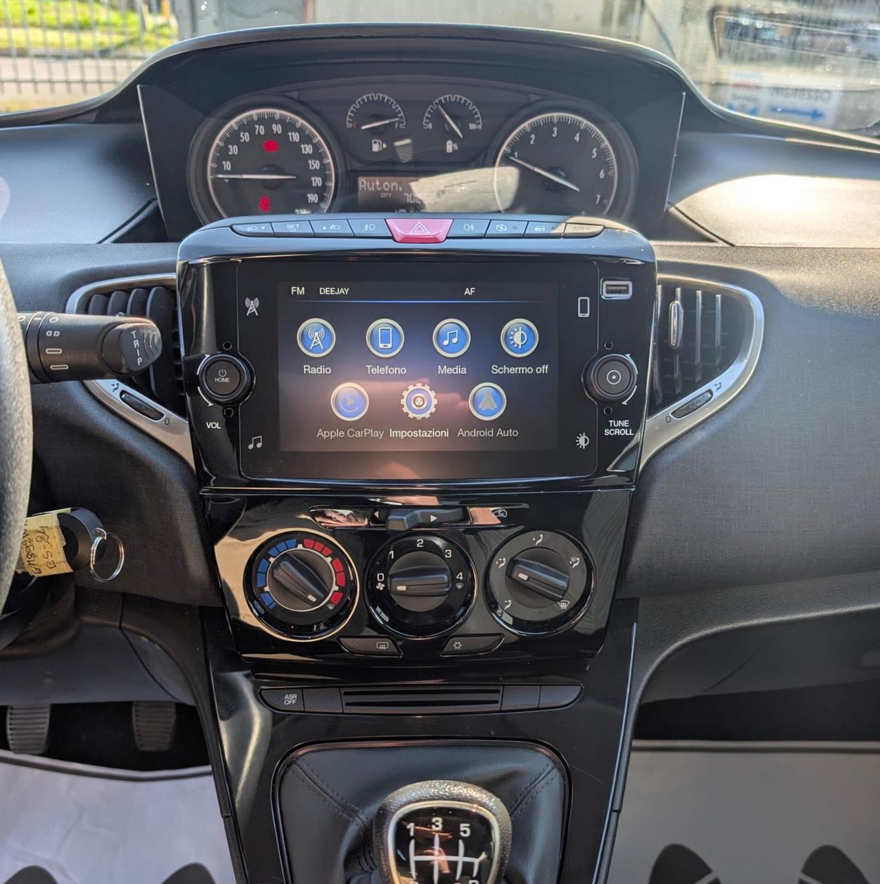 Lancia Ypsilon Firefly- Gold