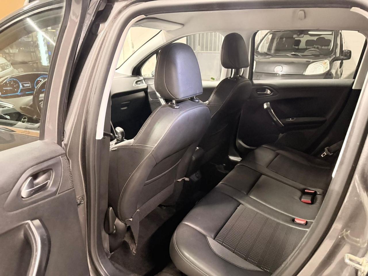 Peugeot 2008 1.6 e-HDi 115 CV Stop&Start Allure