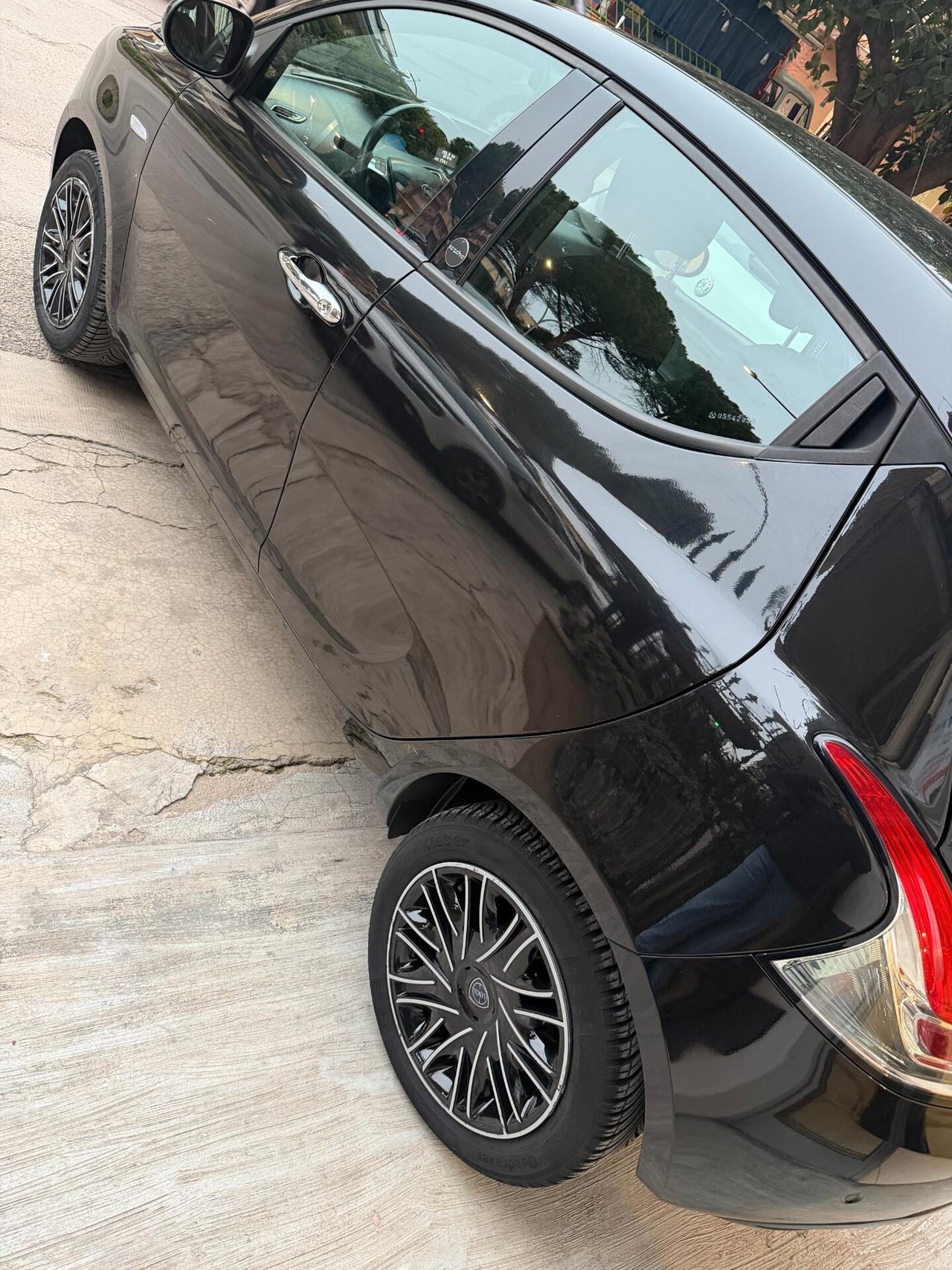 Lancia Ypsilon 1.0 FireFly 5 porte S&S Hybrid Ecochic Gold