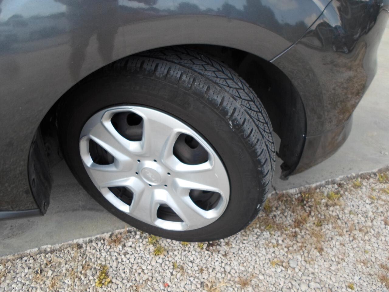 Ford Tourneo Courier 1.5 TDCI 75 CV Plus