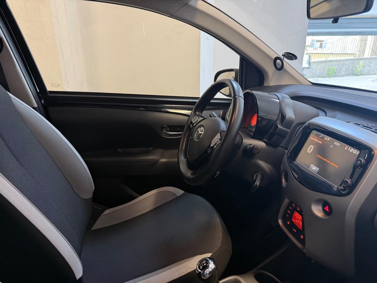 Toyota Aygo 1.0 VVT-i 72 CV 5 porte x-trend
