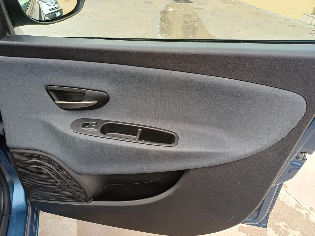 Lancia Ypsilon 1.0 FIRE FLY HYBRID 5 PORTE