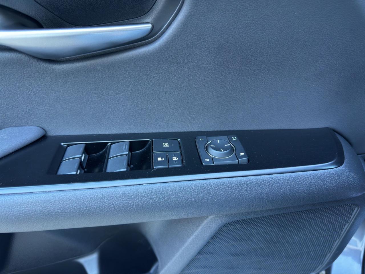 Lexus UX 250h 2.0 Flare - F Sport 2wd cvt