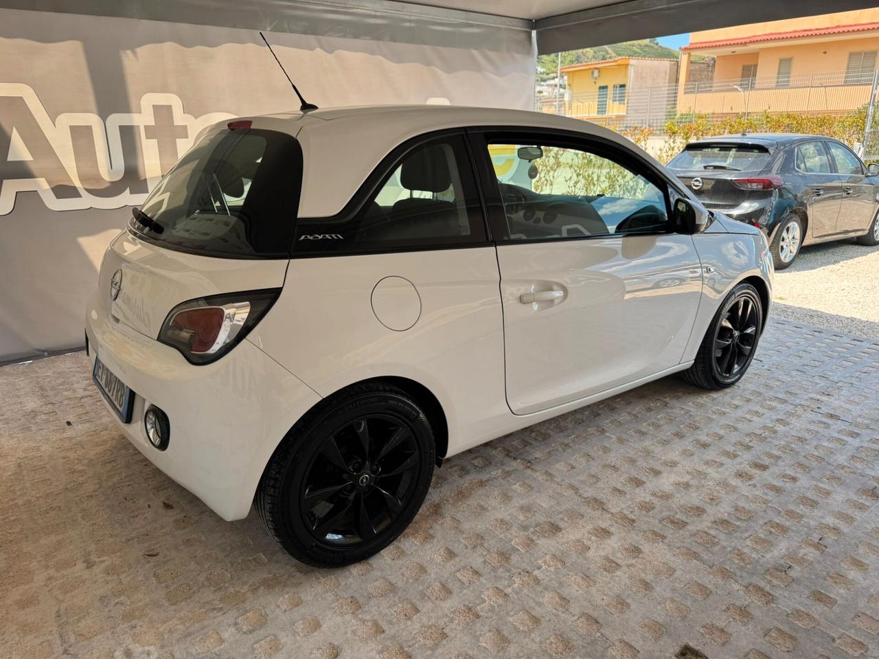 Opel Adam 1.2 70 CV White/Black Link