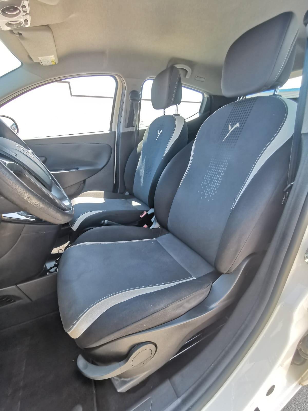 Lancia Ypsilon 1.2 69 CV 5P. GPL Ecochic Silver