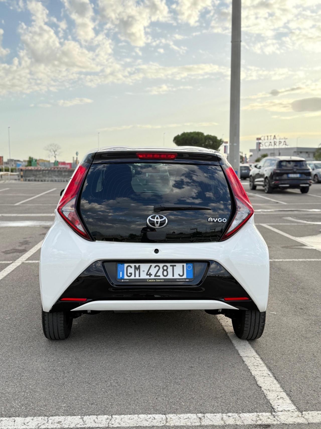 Toyota Aygo 1.0 VVT-i 69 CV 5 porte x-business
