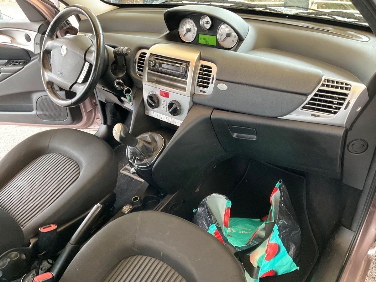 Lancia Ypsilon 1.3 MJT 75 CV Diva