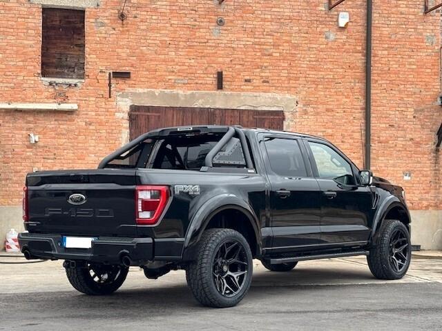 Ford F 150 LARIAT 5.0L V8 4x4 SUPERCREW - BLACK ROCK