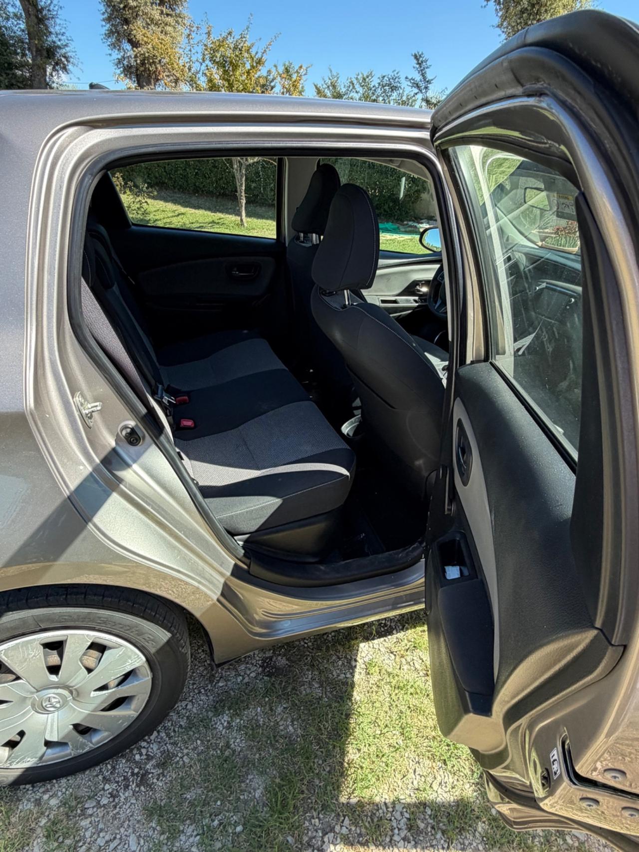Toyota Yaris 1.5 Hybrid 5 porte by Glamour