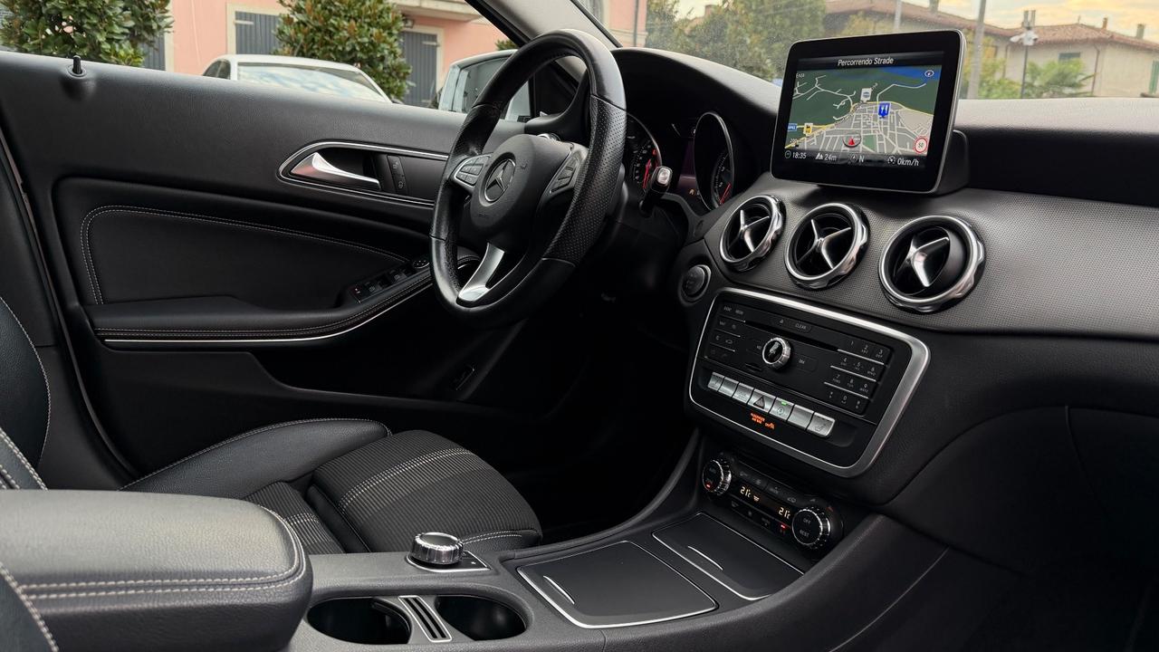 MERCEDES-BENZ GLA 180 1.6 PREMIUM AT7 122CV - FULL LED, PELLE, TETTO, NEOPATENTATI