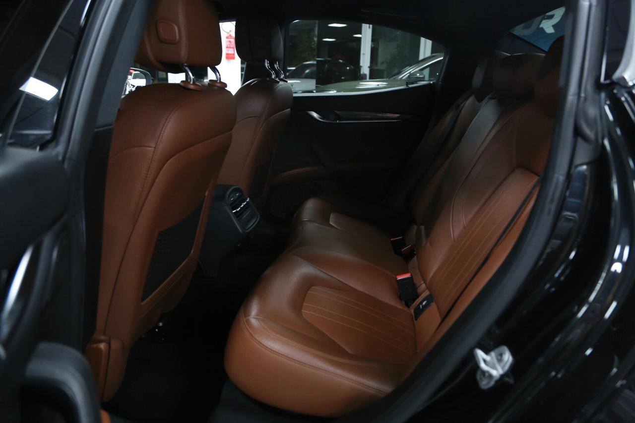 Maserati Ghibili V6 250cv Diesel auto