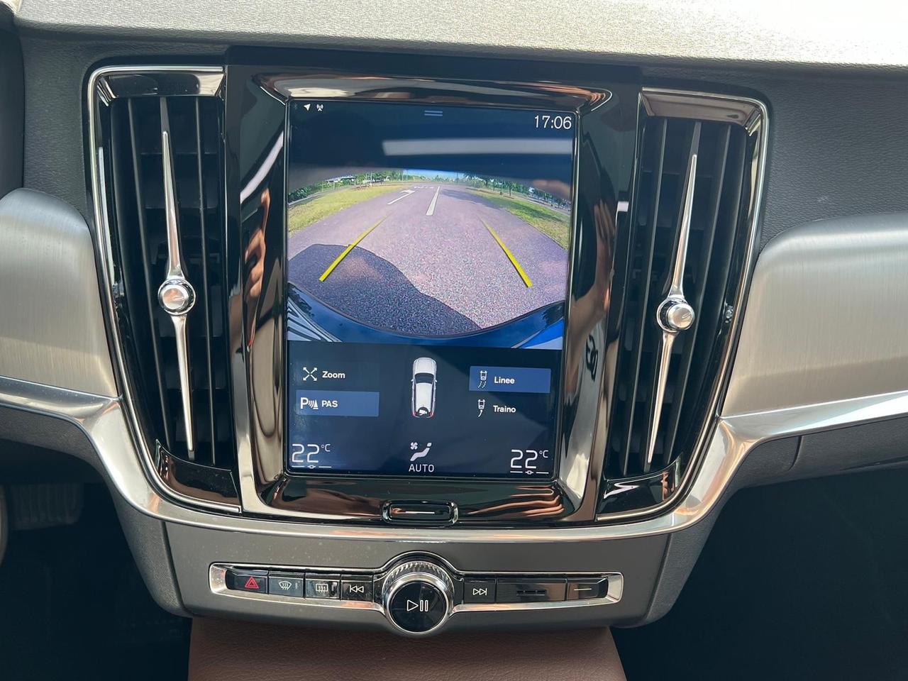 Volvo V90 D4 R-design