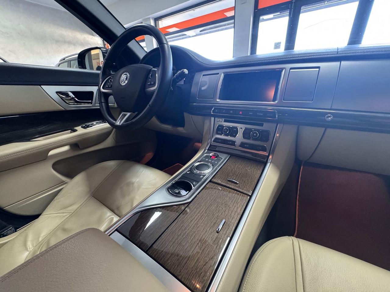 Jaguar XF Premium Luxury 2.2 D #7017