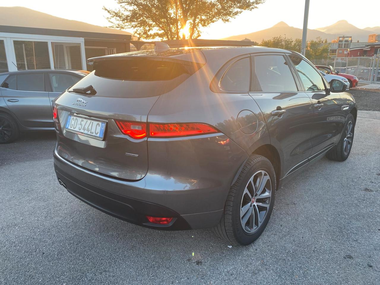 Jaguar F-Pace 2.0 D 180 CV AWD aut. R
