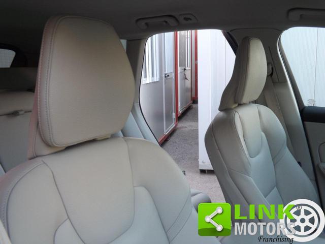 VOLVO XC60 B4 (d) AWD automatico Plus Dark ben tenuta