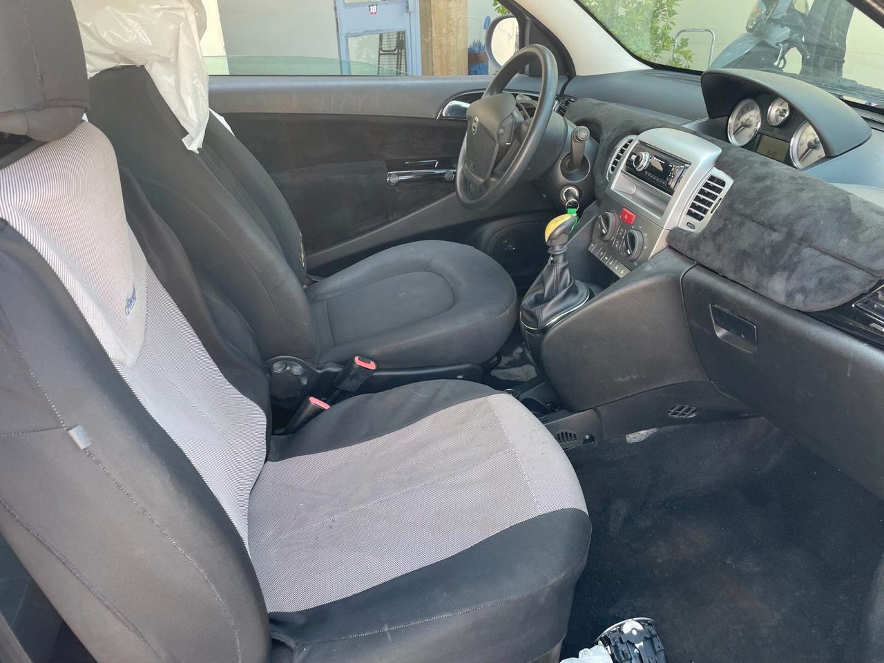 Lancia Ypsilon 1.2 69 CV Unyca