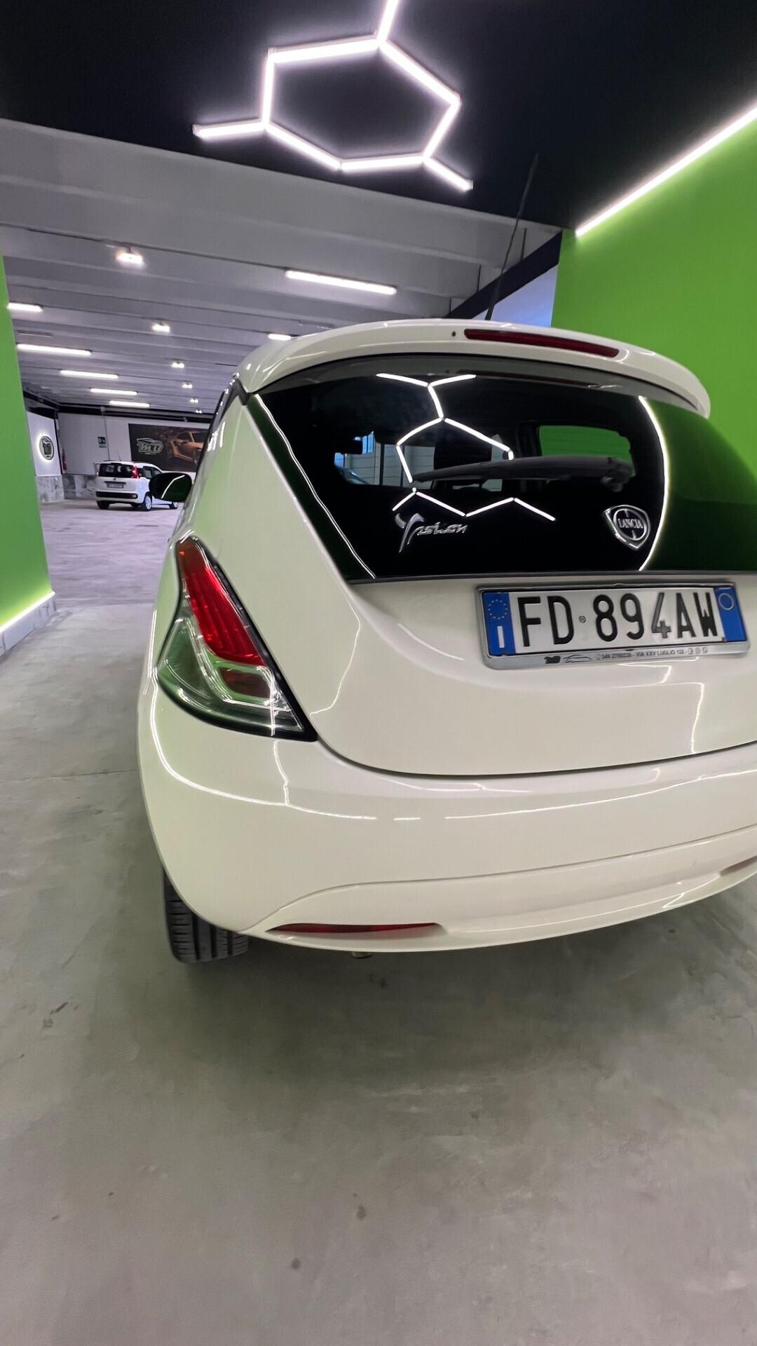 Lancia Ypsilon 1.2 69 CV 5 porte Platinum