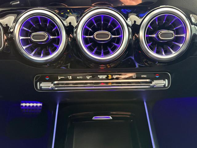 MERCEDES-BENZ GLA 180 d Premium AMG Night Pack AMBIENT * NEOPATENTATI *